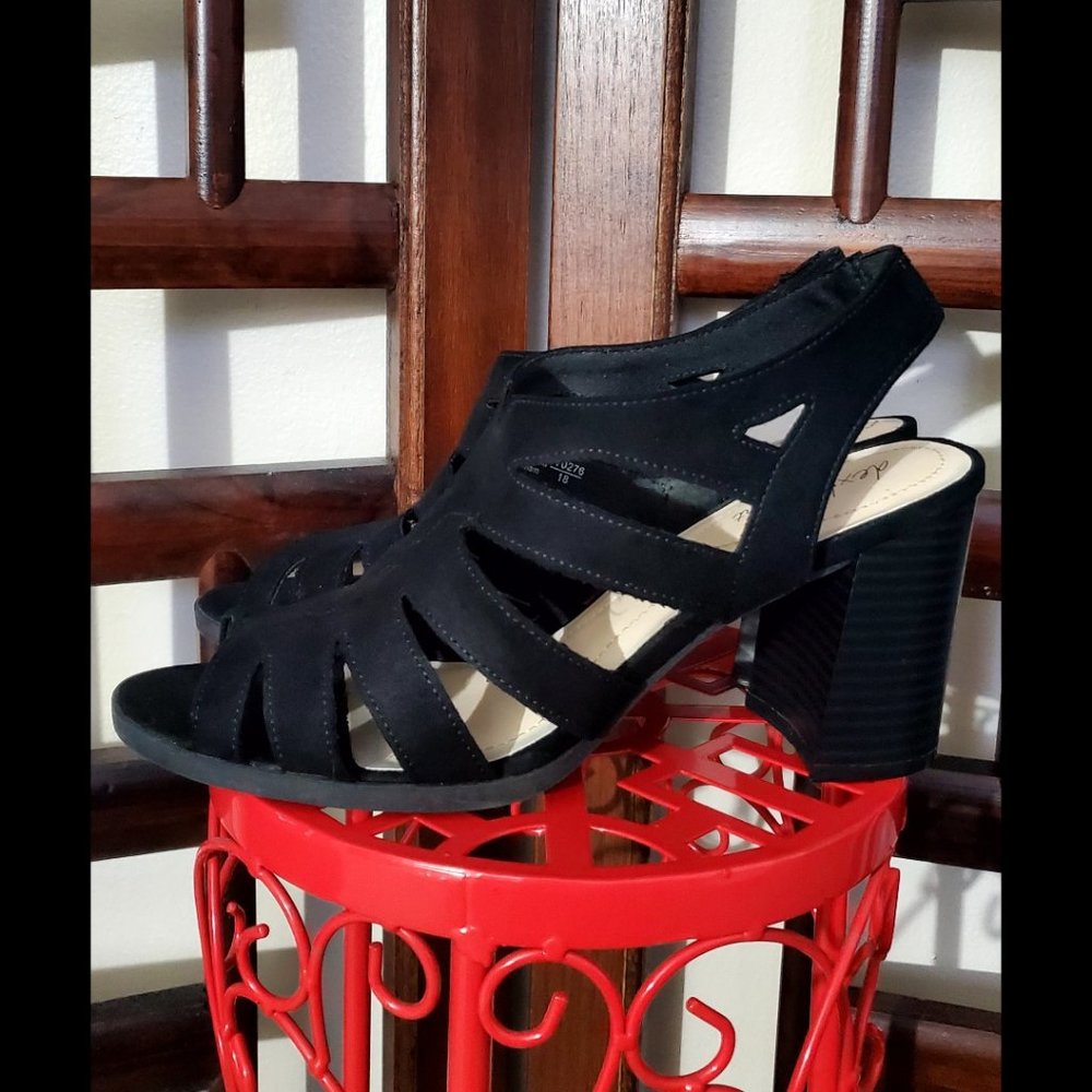 Dexflex Comfort Strappy Block Heels Stretch Sandals (Size 7.5)